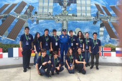 FOTO COP ASTRONAUTA JACK LOUSMA