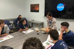 30/10 - A cientista Dra Nahid Mohajeri mostrou para os alunos como desenvolveu uma vedação para detectar e evitar vazamento de hidrogênio. Hoje, essa criação patenteada, é usada pela NASA e por empresas ao redor do mundo.
