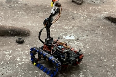 31/10 - Alunos participando do desafio de fazer um robô se movimentar pela superfície de Marte. Eles também precisam programar os braços do robô para capturar objetos.
