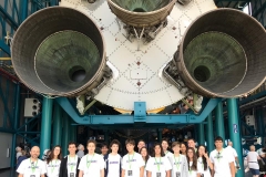 31/10 - conhecendo de perto o Saturn V, foguete que foi lançado 13 vezes no Centro Espacial John F. Kennedy, na Flórida, sem nenhuma perda de carga ou tripulação. Em 2018, continua a ser o mais alto, mais pesado e mais potente (em termos de impulso total) foguete já operado, detendo ainda o recorde de maior e mais pesada carga útil já lançada à órbita terrestre baixa.