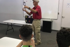 02/11 - Palestra com o mecânico da NASA, Terry While, que participou dos projetos dos ônibus espaciais. Em sua palestra, Mr While compartilhou detalhes sobre a estrutura dos ônibus espaciais e curiosidades sobre os materiais usados na construção e operação desses veículos espaciais. Ele também discorreu sobre as adaptações ao ambiente sem gravidade e ao retorno à Terra.