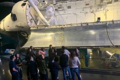 Alunos do Da Vinci visitam ônibus espacial Atlantis, da Nasa